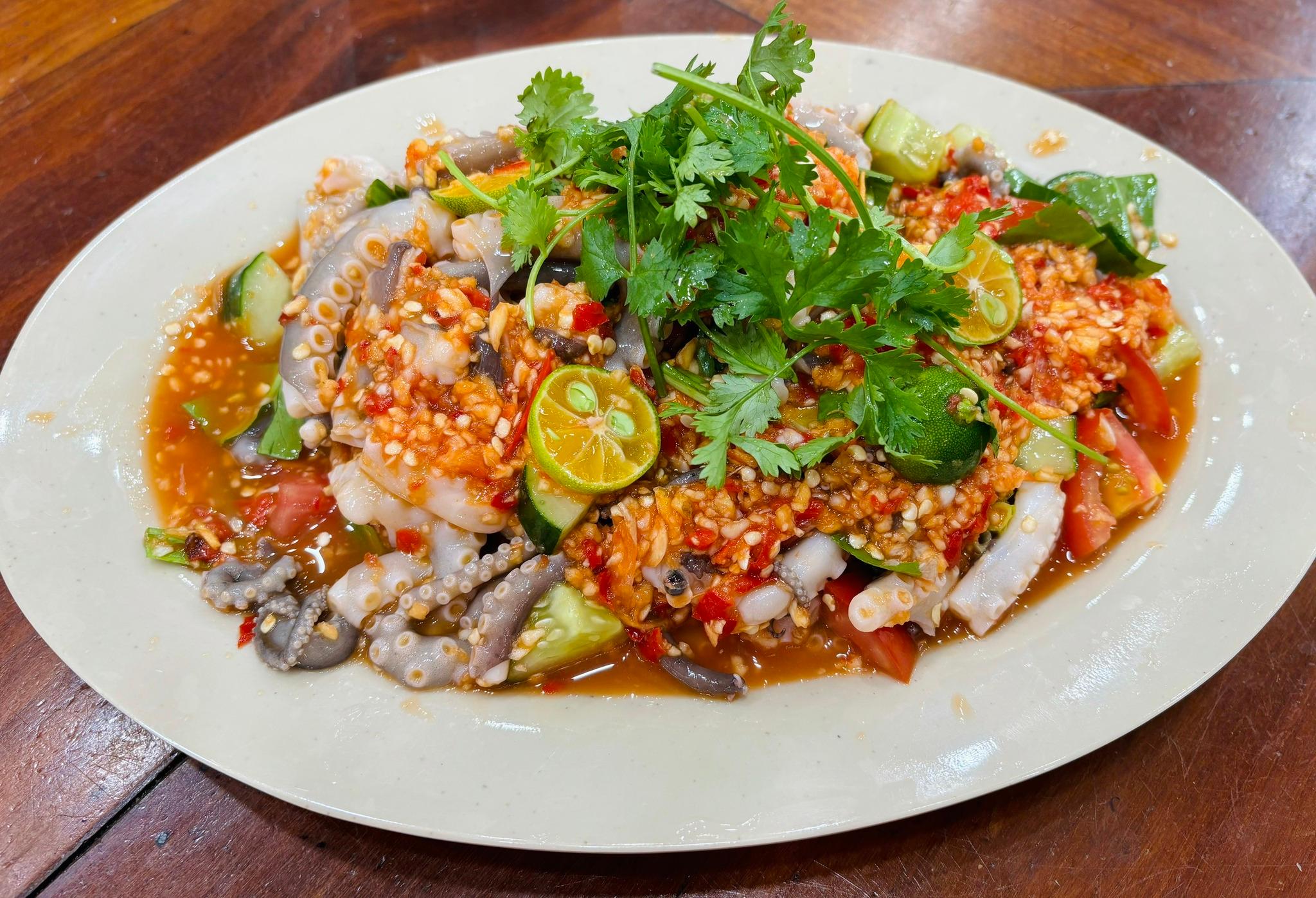 Gỏi mực | Bé Mặn | Seafood Da Nang